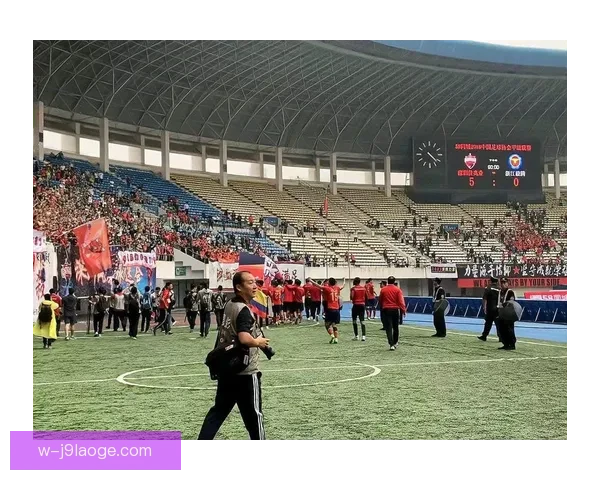 深圳市足球俱乐部因历史债务压力宣布解散退出中国职业足球联赛
